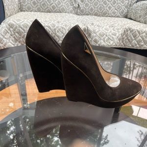 Suede 4” wedges W/ gold detail